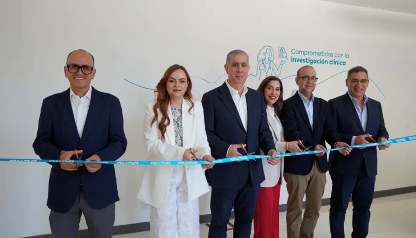 Pablo Cervera, gerente de la Red Prestacional de Colombia; Sindy Pahola Pulgarín Madrigal;  Juan Carlos Hernández, Director de Red Prestacional del Atlántico;  Rayet Harb, vicepresidenta ejecutiva de Operaciones Auna;  Ubaldo Padilla, Director Médico Clínica Portoazul Auna; Manuel González, Director de Auna Ideas.