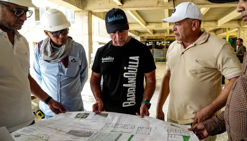Alcalde Char durante la inspección de las obras.
