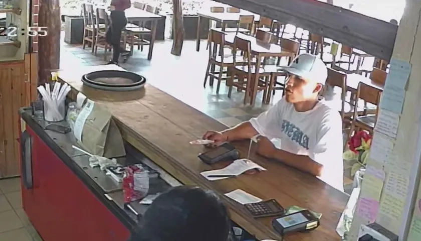 El delincuente quedó grabado en las cámaras de seguridad. 