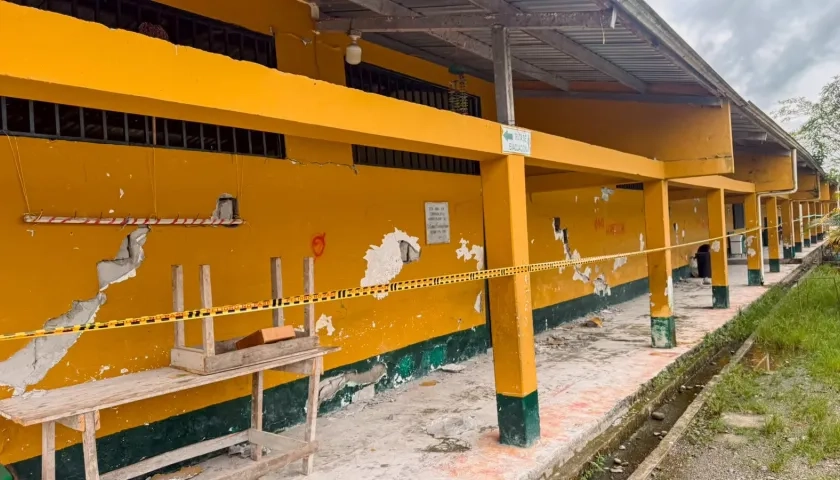Escuela afectada por el terremoto del 10 de agosto.