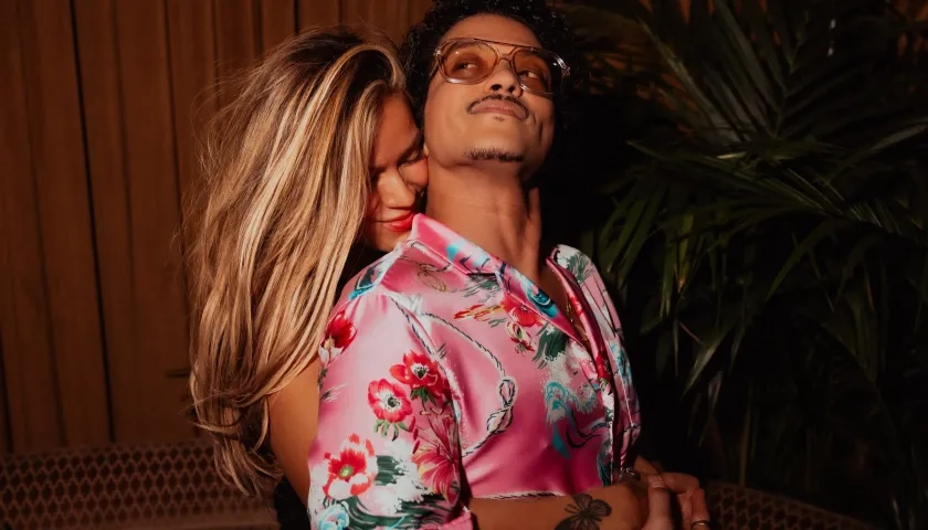Karol G y Bruno Mars.