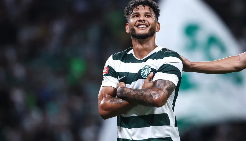 Luis Suárez celebra el 1-0 del Sporting ante el Nacional 