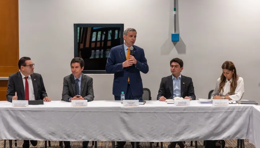 El Ministerio de Hacienda y Crédito Público, Miguel Gómez.