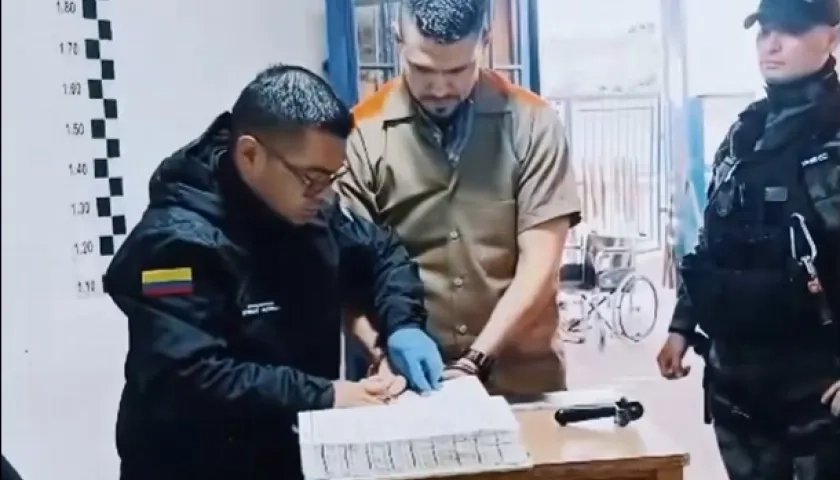 Juan Guillermo Monsalve cuando estaba en proceso de registro para ser trasladado a Cómbita. 