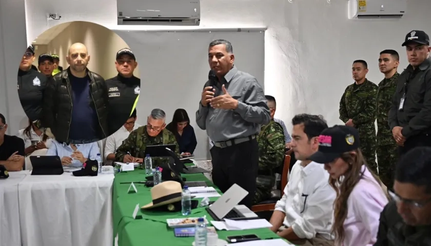 Fredy Castillo Carrillo, alias 'Pinocho', y el Ministro de Defensa, Jorge Mora.