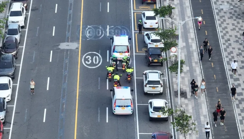 Vigilancia y recorrido de la Policía en el Gran Malecón. 