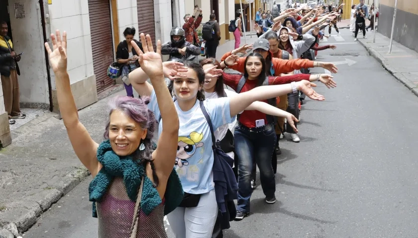 Protesta al frente del Ministerio de Cultura.