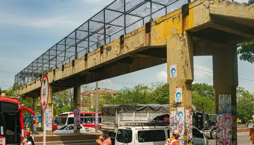 Puente peatonal del colegio Inem.