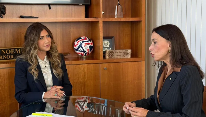 La nueva embajadora de Colombia en EE.UU., María Consuelo Araújo; reunida con la enviada especial para el Escudo de las Américas, Kristi Noem.