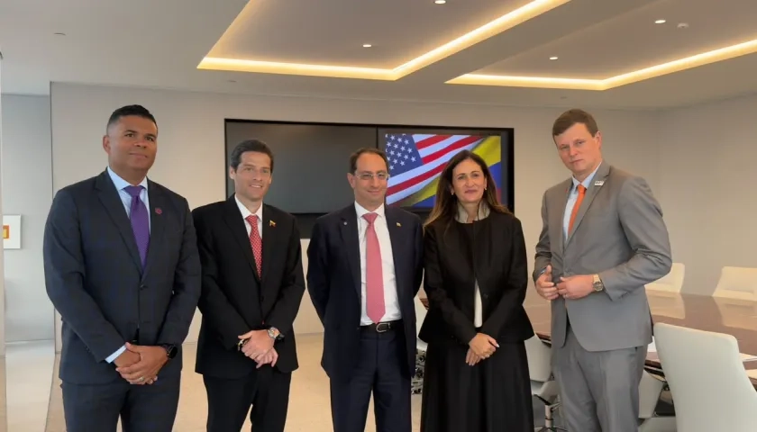 Vicepresidente y MinComercio de Colombia junto a directivos de PepsiCo.