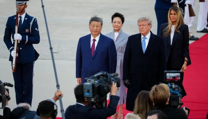 El presidente de China, Xi Jinping; la primera dama china, Peng Liyuan; el presidente de EE.UU., Donald Trump, y la Primera Dama estadounidense, Melania Trump.