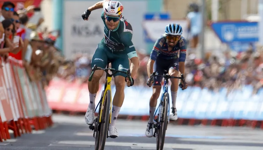 El belga Wout Van Aert se impone en el esprint en la décima tercera etapa de la Vuelta a España. 