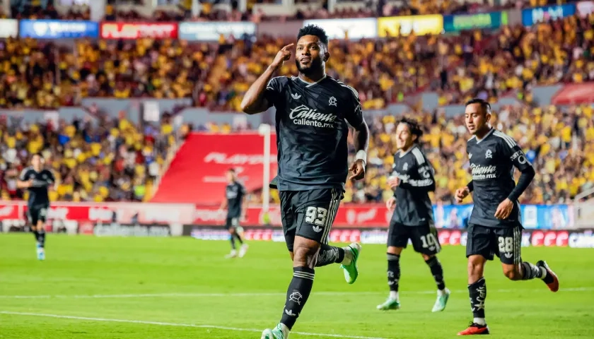 Miguel Borja celebra su gol contra el Necaxa.