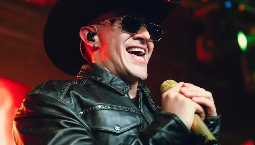 Cantante de música popular Luis Alfonso.