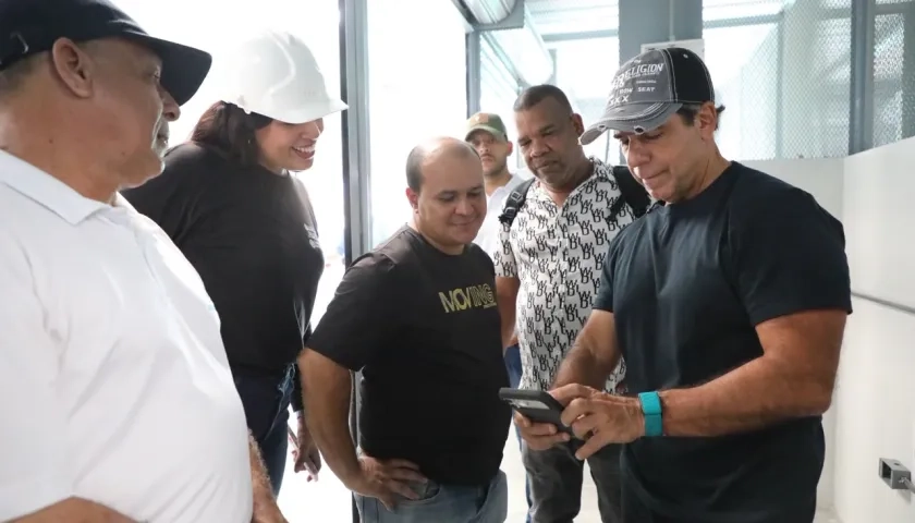 Alcalde Alejandro Char durante su visita a las obras del mercado Playón. 