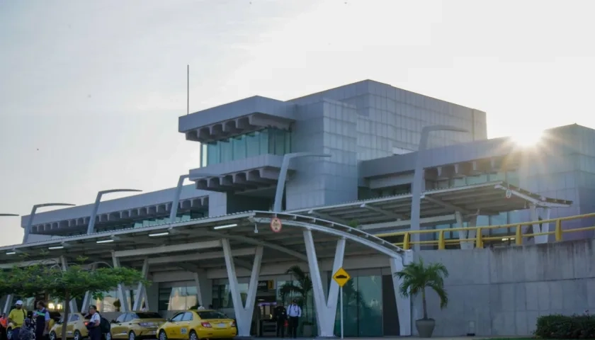 Fachada del Aeropuerto Internacional Ernesto Cortissoz de Barranquilla.