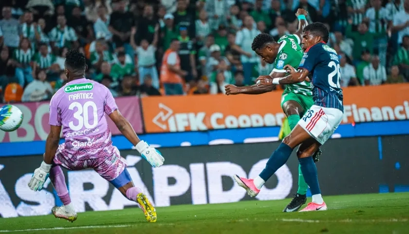 El segundo gol de Nacional convertido por Andrés Román tras pase de James Rodríguez.