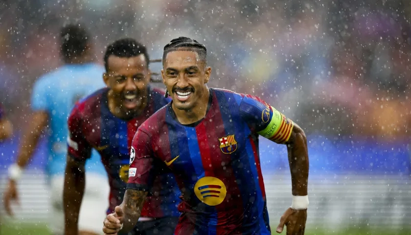 El brasileño Raphinha fue la gran figura del Barcelona ante el Feyenoord.