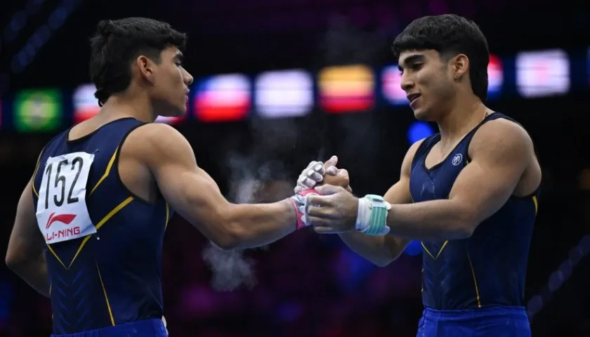 Ángel Barajas y Camilo Vera también avanzaron a las finales de concurso completo y barra fija.
