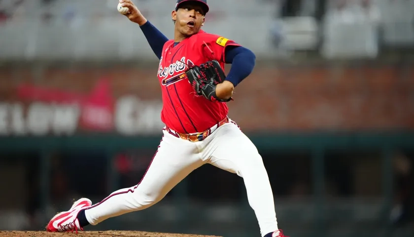 El colombiano Didier Fuentes lanzó la séptima entrada sin permitir hits ni carreras. 