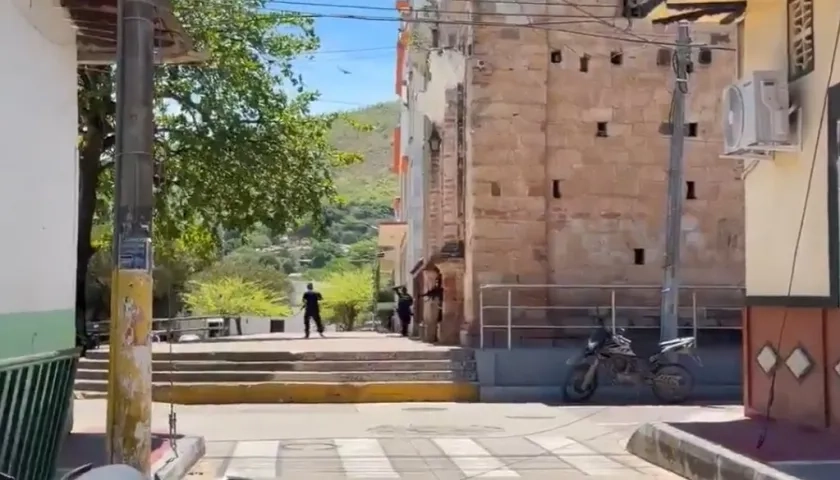 Momento del ataque con drones contra policías en zona urbana de Palermo. 