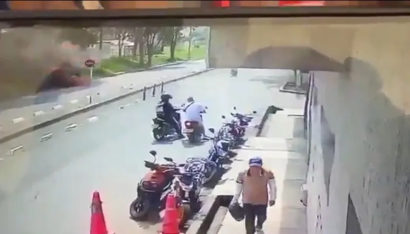 Momento en que fue activada la carga explosiva contra los uniformados. 