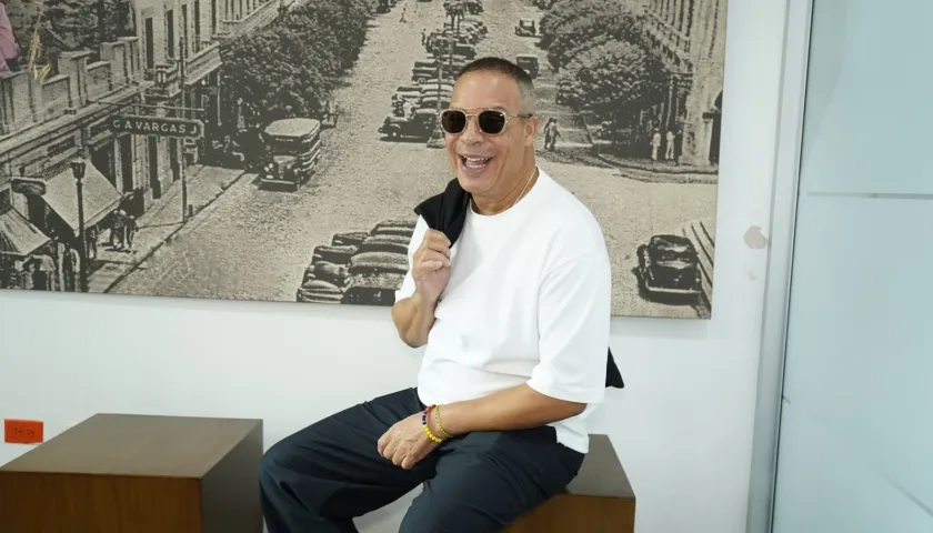 El artista cubano, Issac Delgado durante su visita a Barranquilla.