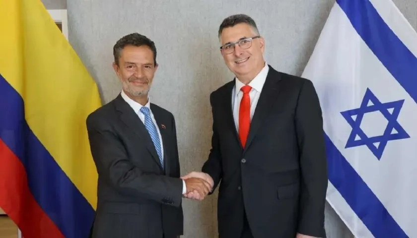 El canciller Omar Bula y el ministro de Exteriores de Israel, Gideon Saar.