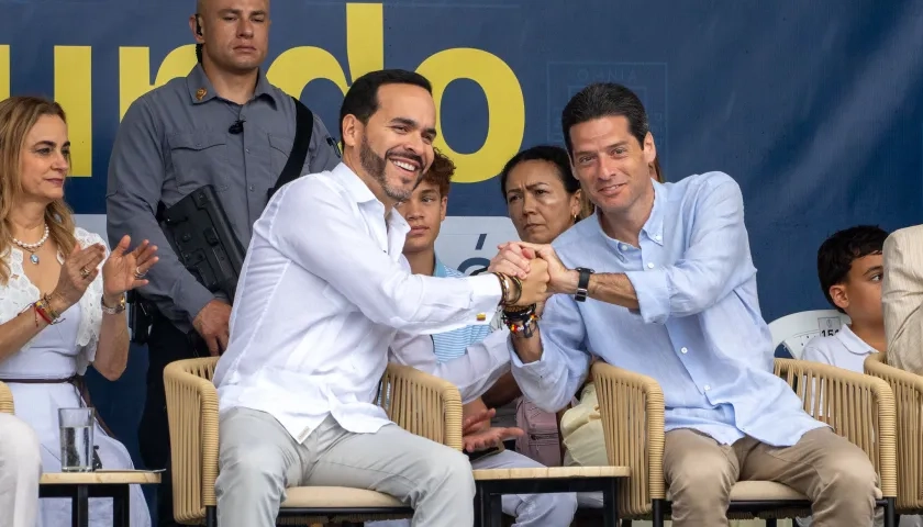 El Presidente Abelardo De La Espriella con el ministro de Comercio Mauricio Gómez. 