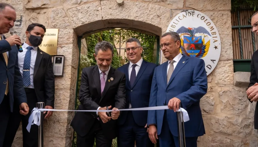 Imagen de la inauguración de la Embajada.