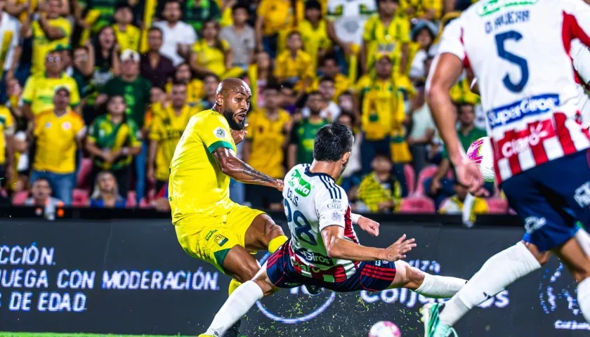 Fredy Hinestroza anotó el segundo gol del Bucaramanga.