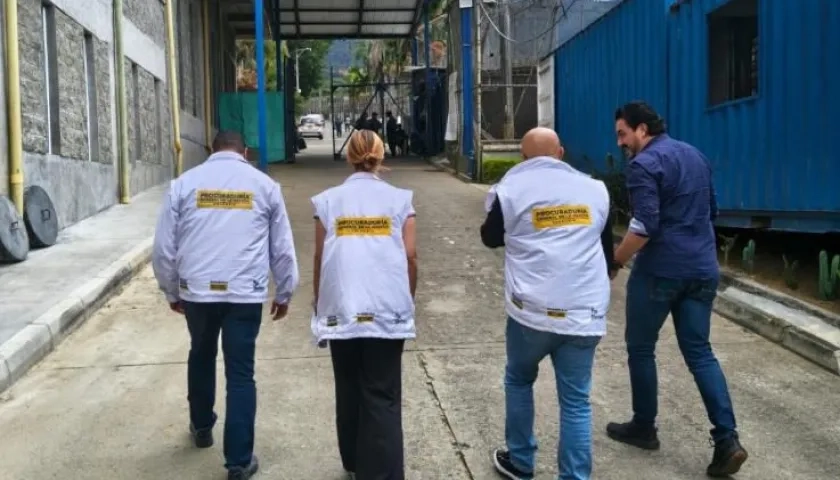 Funcionarios de la Procuraduría en la cárcel de Itagüi.