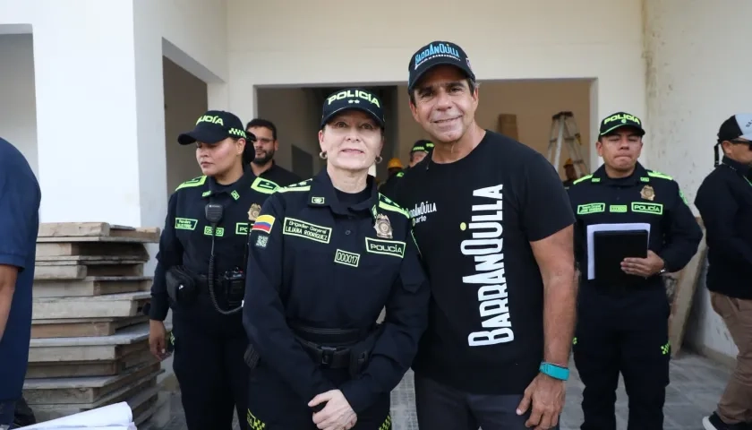 El alcalde Alejandro Char con la nueva comandante, General Sandra Liliana Rodríguez. 