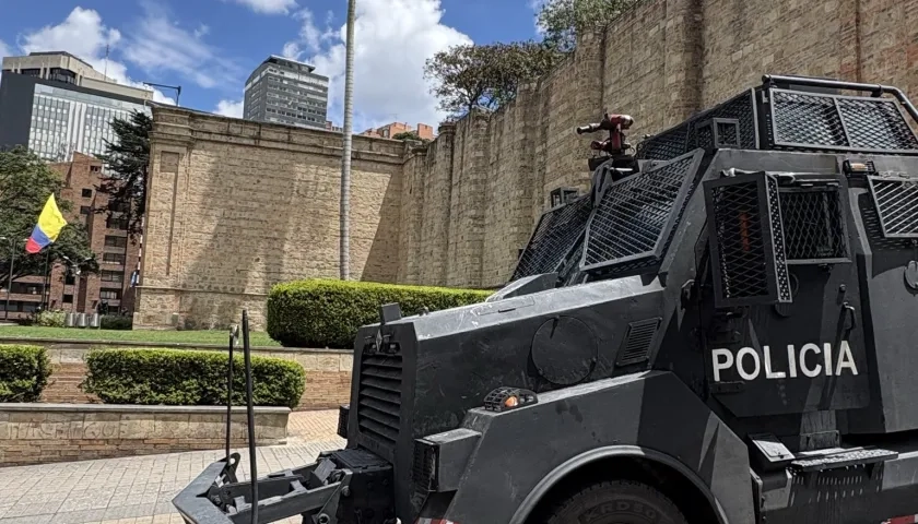 Grupo antidisturbio frente al Museo Nacional
