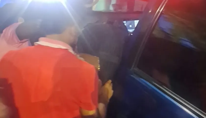 La víctima fue impactada a bala cuando conducía su camioneta. 