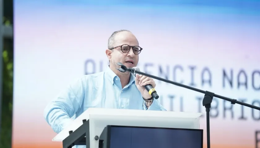 El senador Juan Espinal, presidente de la Comisión Quinta del Senado. 