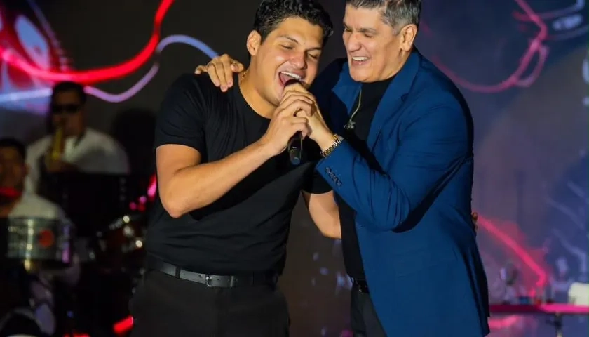 Los cantantes Elder Dayán y Eddy Herrera.