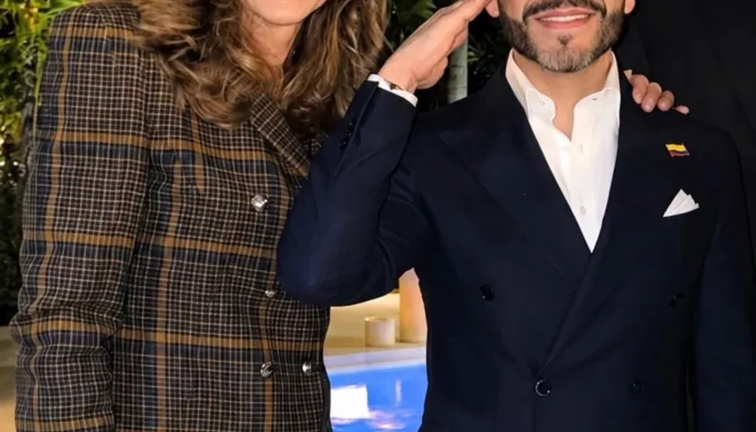 La congresista María Elvira Salazar y el Presidente Abelardo De La Espriella.