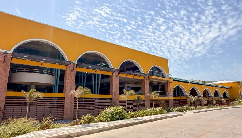 Fachada del Mercado Sazón y de Artesanías, en Puerto Colombia.