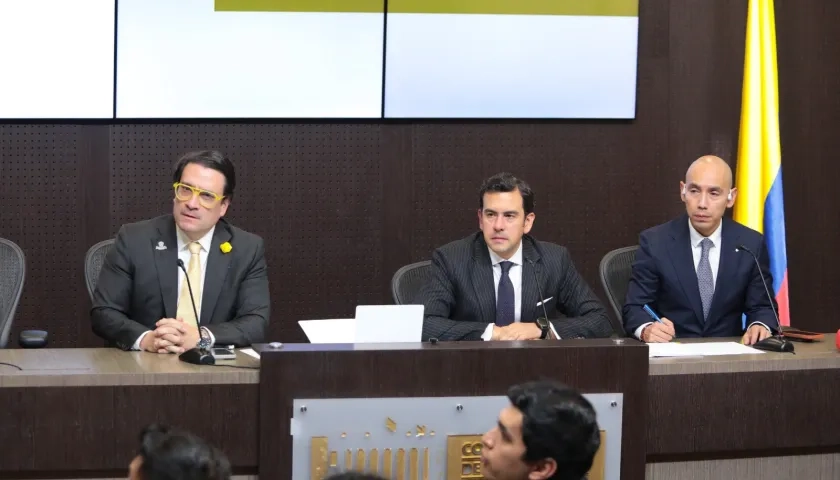Los ministros de Justicia y del Interior, Iván Cancino y Rodrigo Lara.