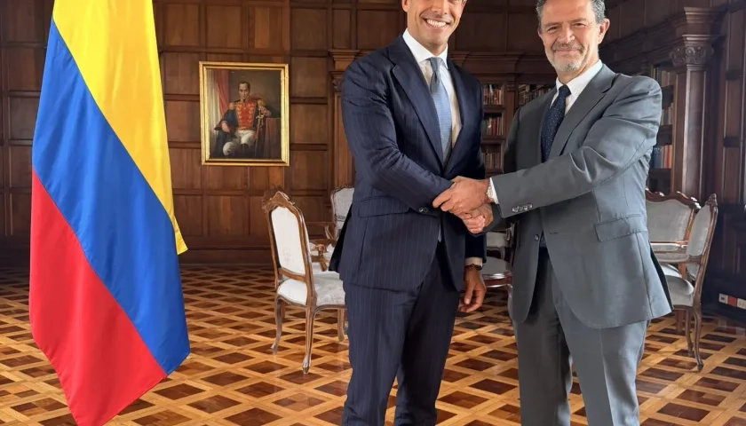 El abogado Juan Gonzalo Ospina y el Canciller Omar Bula.