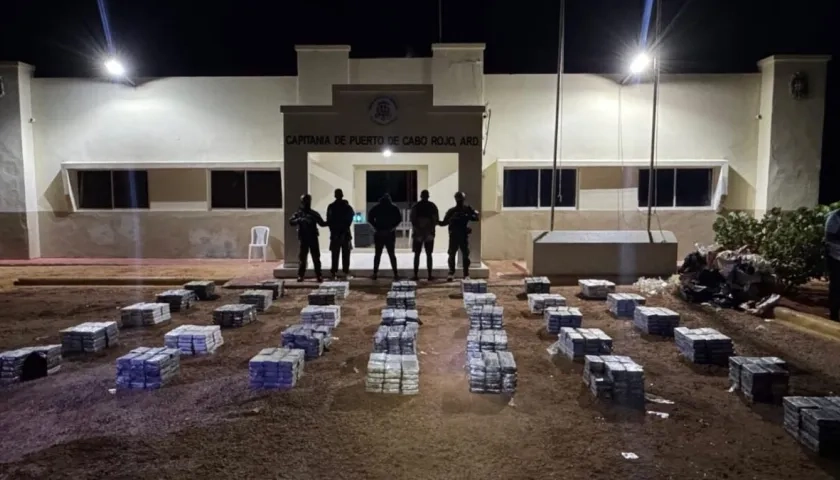 La droga incautada y los capturados.