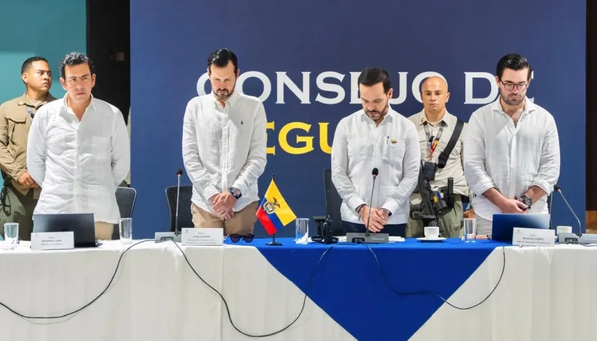 Rodrigo Lara; el director del Dapre, Carlos Ríos, y el Presidente Abelardo De La Espriella.