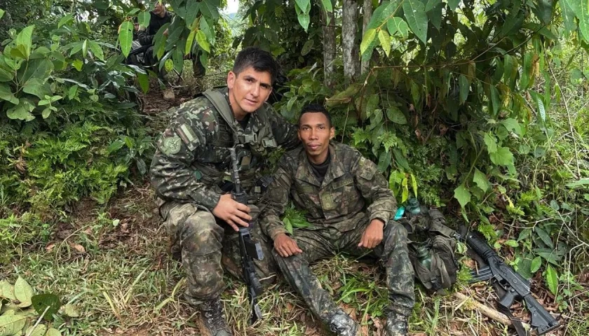 El soldado fue encontrado por sus compañeros el fin de semana. 