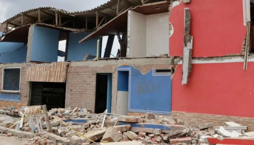 Algunos daños que se registraron tras el terremoto del 10 de agosto. 