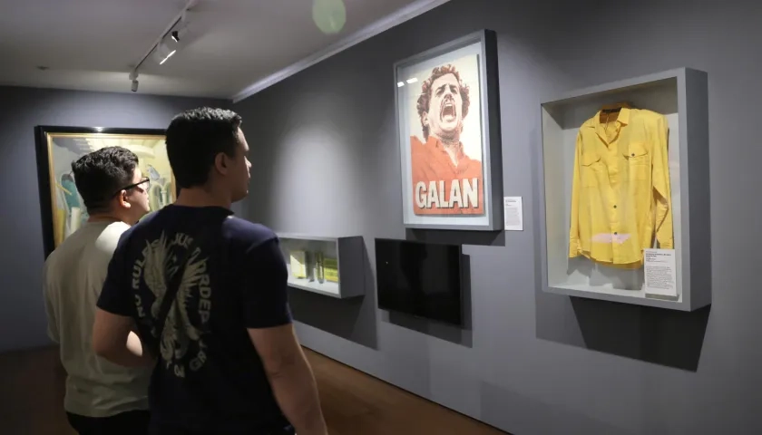 Visitantes recorriendo el Museo Nacional