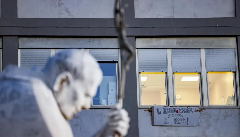 Vista del Hospital Universitario Agostino Gemelli, donde el papa León XIV se encuentra ingresado en Roma, Italia