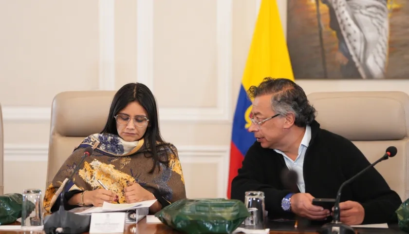 Angie Rodríguez, exdirectora del Dapre, y Gustavo Petro, expresidente de la República.