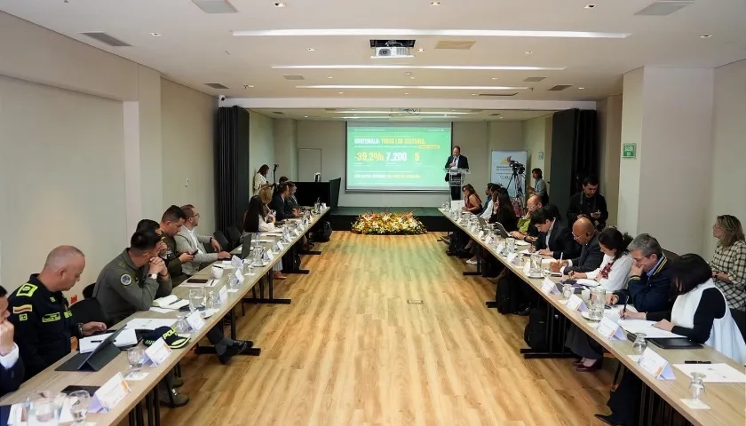 Asocapitales y DNP durante la presentación del informe sobre la extorsión en Colombia.