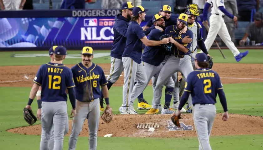 La celebración de los Cerveceros de Milwaukee tras avanzar a la Serie Mundial. 
